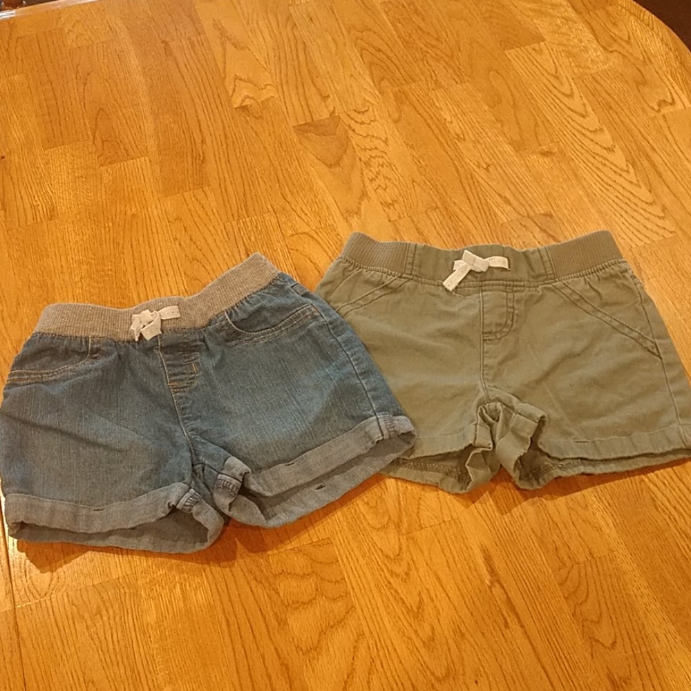 2 Girls Shorts